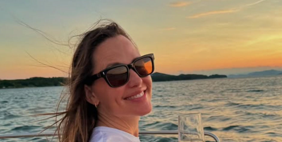 Lepši džemper ne postoji: Klasičan model sa printom koji ne izlazi iz mode, idealan izbor za proleće 2025. godine