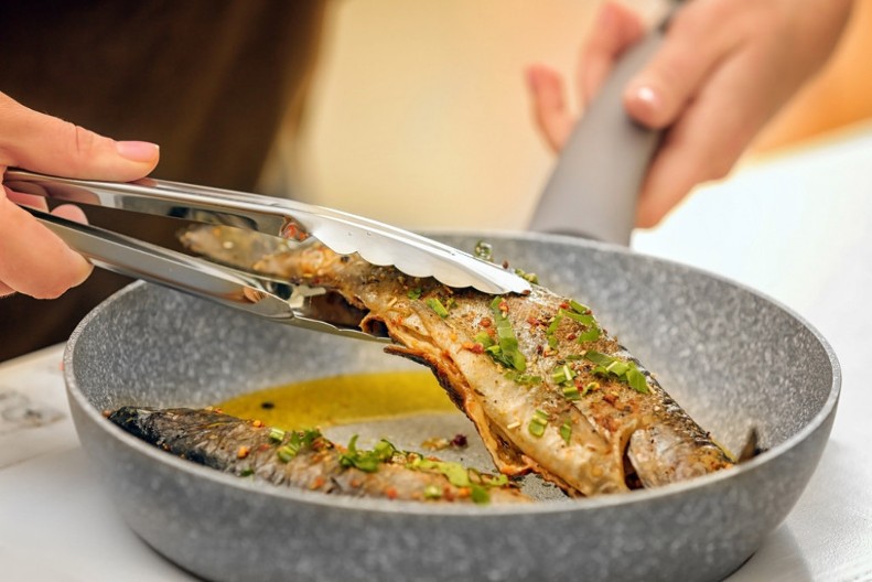 Kako ukloniti miris ribe iz kuće: Stvari neće smrdeti ako uradite ovo pre spremanja ručka