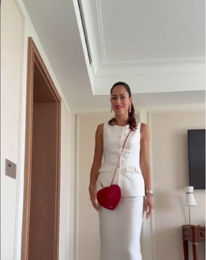 Ovaj komplet žene u Srbiji obožavaju: Nosi ga i Ana Ivanović, a krojačica može da vam ga sašije za 2.500 dinara