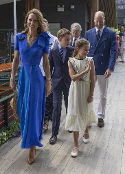 Prava je princeza: Mala Šarlot zasenila čak i majku Kejt Midlton, njena haljina je san svih devojčica!