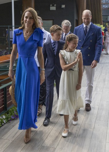 Prava je princeza: Mala Šarlot zasenila čak i majku Kejt Midlton, njena haljina je san svih devojčica!