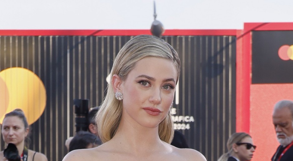 Zbogom plavoj kosi: Prelepa glumica napravila drastičnu promenu, evo u koju nijansu se ofarbala