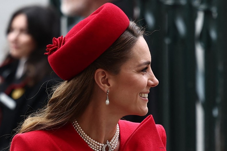 Ne odustaje od recikliranja modnih kombinacija, ceo svet gleda samo u nju: Kada se pojavila Kejt Midlton svi su se zabezeknuli, da l' je ovo realno?