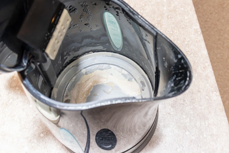 Kamenac u ketleru nestaje za samo 4 minuta: Nemojte stavljati nikakve hemikalije, ovo redstvo je prirodno i nije štetno