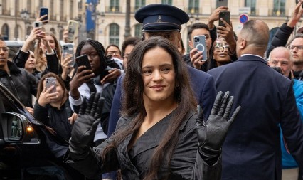 Lepršava suknja plus majica: Top kombinacija koju obožavaju Srpkinje, ovaj detalj  osvaja ,,na prvu loptu"