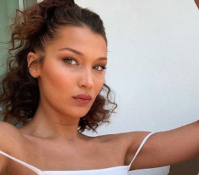 Bez filera i skupih tretmana: Uz pomoć ove frizure lice će vam biti zategnuto, a jagodice istaknute