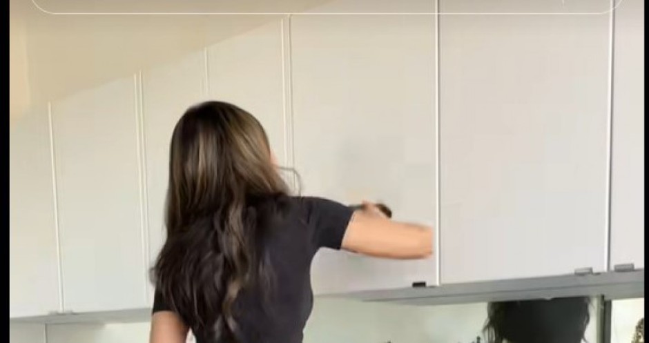 Milina kuhinja uvek blista, a sad je otkrila trik: „Masnoću sa ormarića lako skinem mešavinom od 3 sastojka“