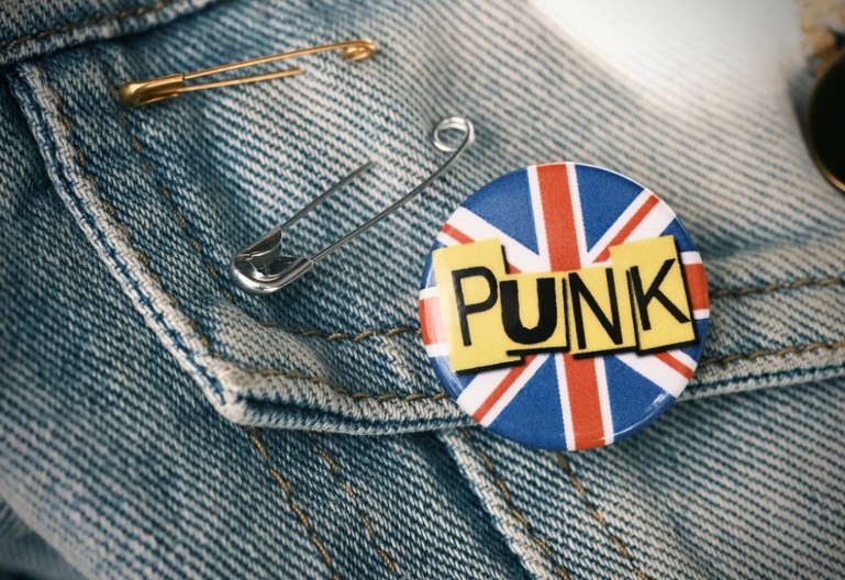 Malo ko zna čemu služi mala rupa na zihernadli: Ovaj detalj nije slučajan, a njegova funkcija će vas zaprepastiti