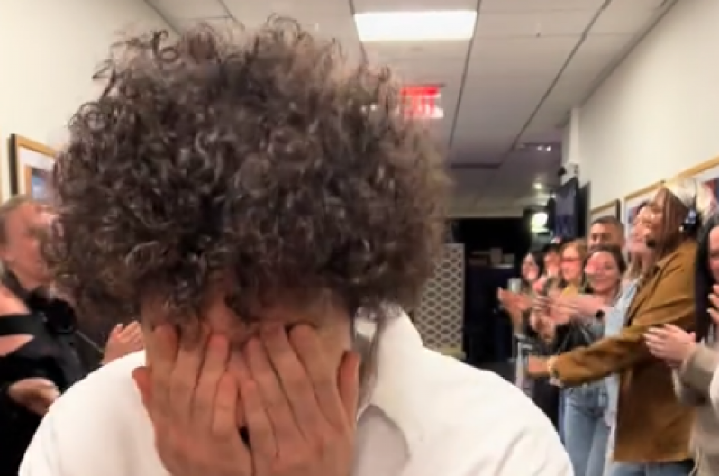 Opet pravi skandale: Muzičar se pojavio u emisiji u šok izdanju, sve izgleda normalno dok ne pogledate dole