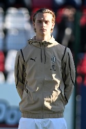 Znate li čije je ovo sin? Tata mu je legendarni fudbaler kog svi obožavaju, a on je isti majka!