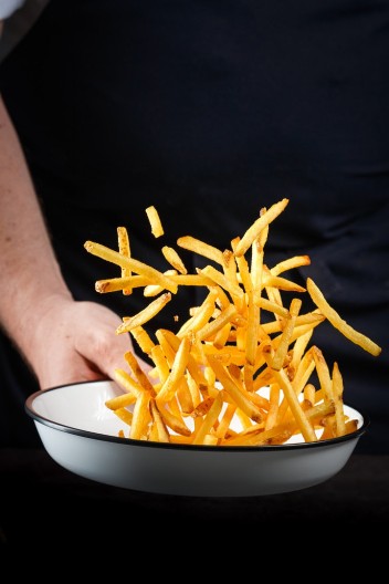 Ovako se dobija najhrskaviji pomfrit: Samo ga prelijte ovim (nije ulje), ne menja ukus i ludački je dobar