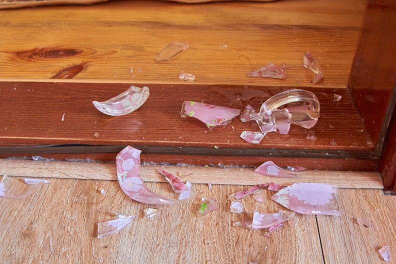 Aparati se kvare, vrata škripe, čaše ispadaju iz ruke: Obratite pažnju ne dešava se slučajno, evo šta znači