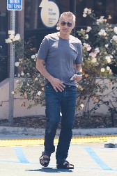 Da li ga prepoznajete? Nekada je bio veliki šarmer i zavodnik, a sada je sve šokirao izgledom!