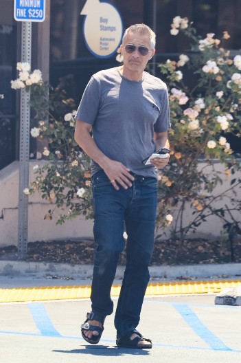 Da li ga prepoznajete? Nekada je bio veliki šarmer i zavodnik, a sada je sve šokirao izgledom!