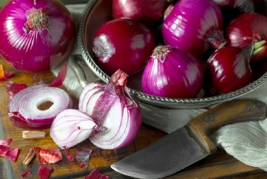 Ko treba da jede crveni luk? Ako se lečite od ove bolesti, bilo bi poželjno da ga ubacite u ishranu