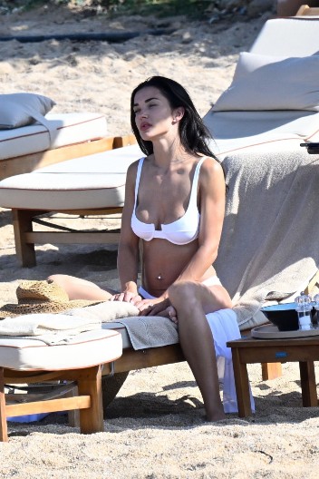 Da li znate čija je ovo žena? Njen muž je tiha patnja svih devojaka u Srbiji, a ona mu je pre 5 meseci rodila sina