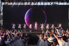 ,,Biću van sebe": Pevačica u suzama, uskoro mora da se rastane od rođenog deteta