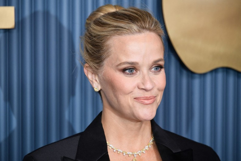 Nema bolje suknje: Savršena dužina u kojoj ćete se osećati elegantno i slobodno, a tek kad vidite nijansu, hit je 2025. godine