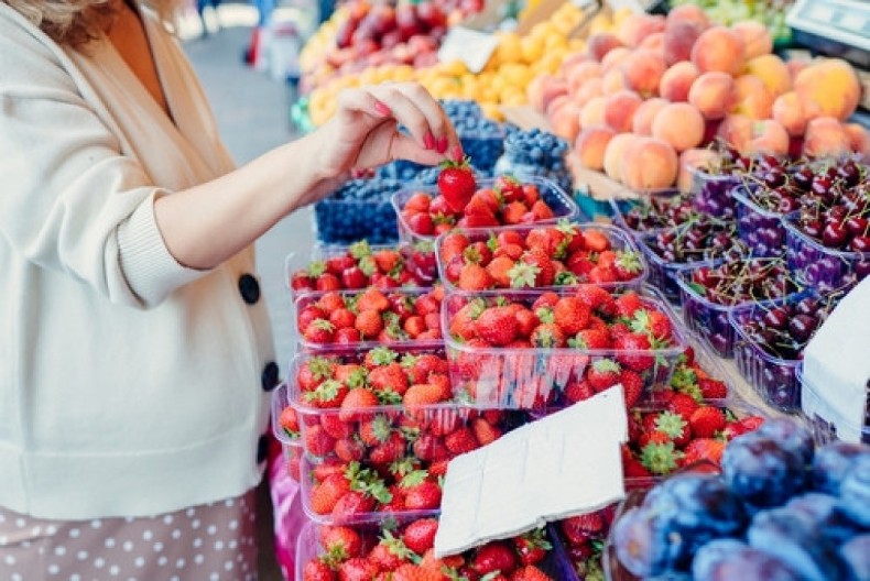 Kako prepoznati pokvarene jagode? Ako primetite ovu specifičnu boju na njima, ne kupujte ih