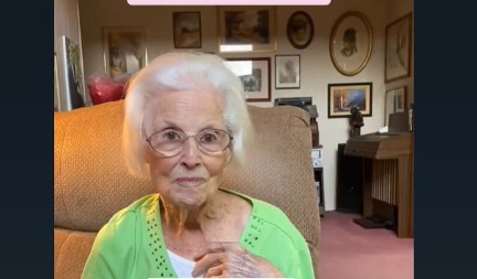 Ima 102 godine i lice skoro bez bora! Celog života neguje kožu istim sredstvom koje možete da kupite za 400 dinara!