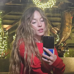 Otkazala venčanje sa dugogodišnjim dečkom, a sada se zabavlja sa najpoznatijom starletom: Otkud njih dve zajedno?