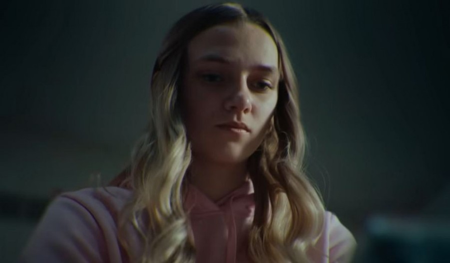 Ružna si, ubij se! Mesecima sam dobijala ove jezive poruke, a kada sam saznala ko ih piše, želela sam da me nema!