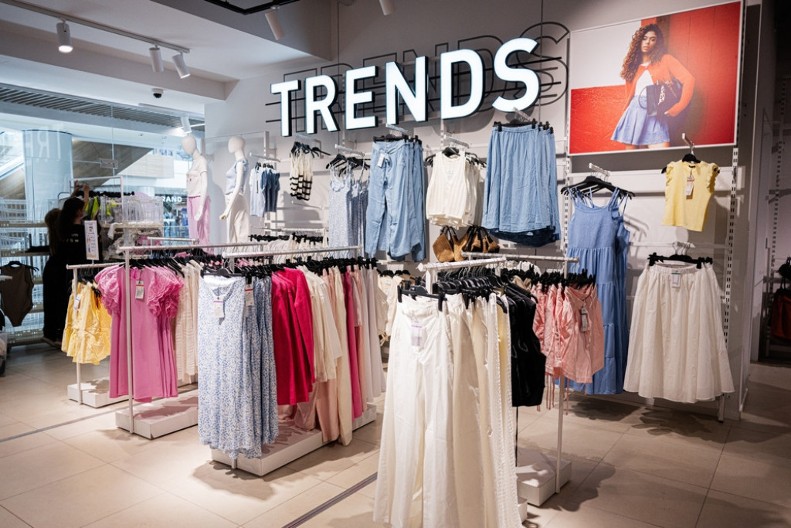 Jesenja garderoba ne može bez nje: Najtraženija suknja u prodavnicama, svaka žena mora da ima bar jednu!