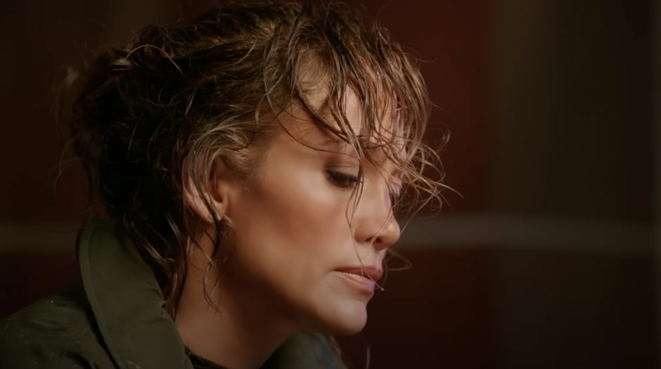 I šlic, i visoke potpetice i haljina uz telo — e, ovako se nosi samopouzdana žena: Dženifer Lošpez "gori" u 56 godini, stajling za 10+