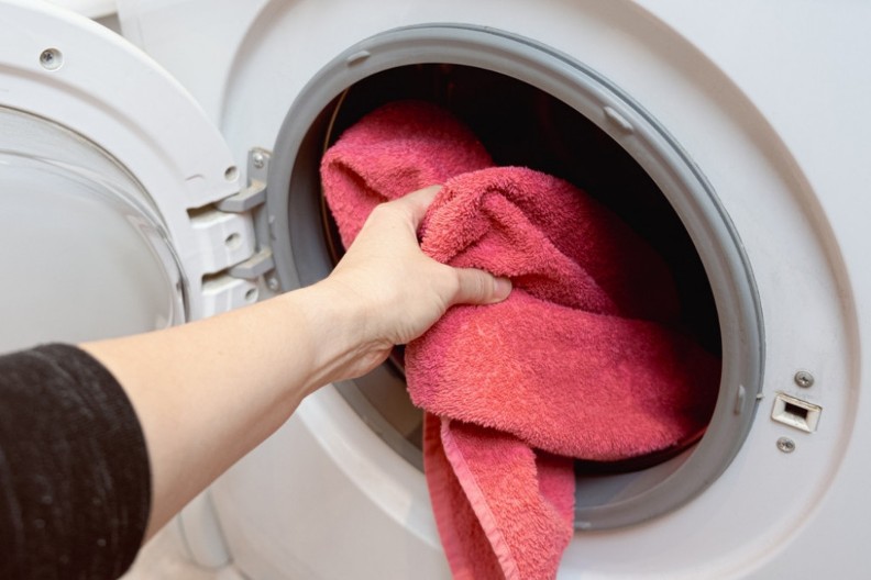 Kako se peru peškiri? Svi ih mahom guramo u mašinu sa ovim vešom, a nismo svesni rizika, evo boljeg rešenja