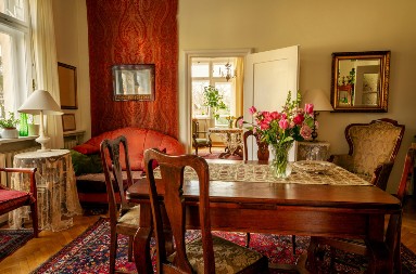 Držite ovaj predmet na stolu? Time bukvalno terate novac iz kuće, odmah ga sklonite!