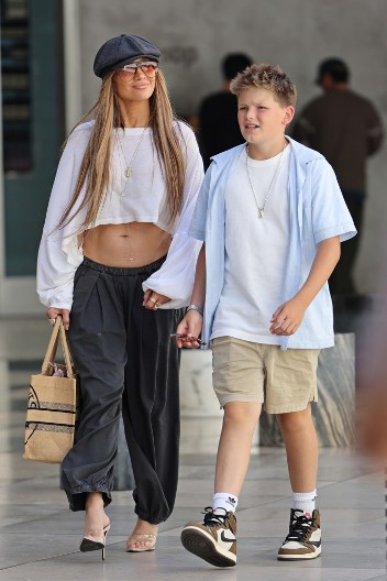 Na pomolu treće pomirenje? Dženifer Lopez daje Benovom sinu i šakom i kapom, ovako se ne ponaša ni sa rođenom decom!