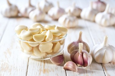 Kako se pravilno jede beli luk? Ovo nikome ne padne ni na pamet, a najzdraviji je način