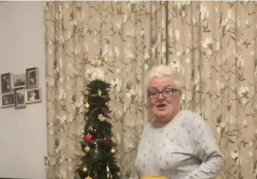 Svekrva je došla da mi sredi kuću: Na zid dnevne sobe okačila je fotografiju, nisam mogla da verujem koliko je zla