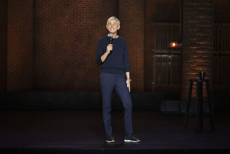 Plava, pa seda, a sada i ova: Bivša voditeljka šokirala najnovijom promenom frizure, bukvalno ne liči na sebe