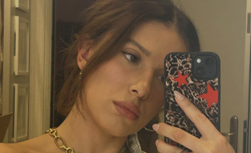 Pokazala bujni dekolte: Glumica čestitala mužu rođendan zavodljivim slikama, a na jednoj mu je ostavila posebnu poruku