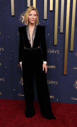 Koliko je brutalan ovaj kombinezon! Dekolte do pupka, leđa gola, Kejt oduvala sve na crvenom tepihu