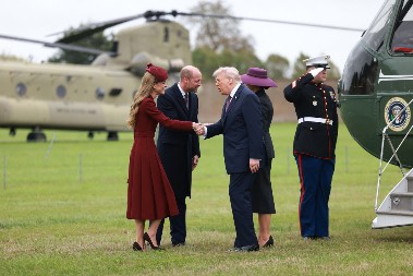 Dvoboj šešira na kraljevskom tlu: Kejt, Melanija i Kamila u modnom "okršaju" - kojoj bolje stoji?