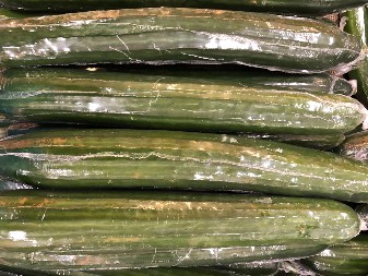 Zašto se krastavci prodaju u plastičnoj foliji? Svi se to pitaju, a postoje 3 važna razloga