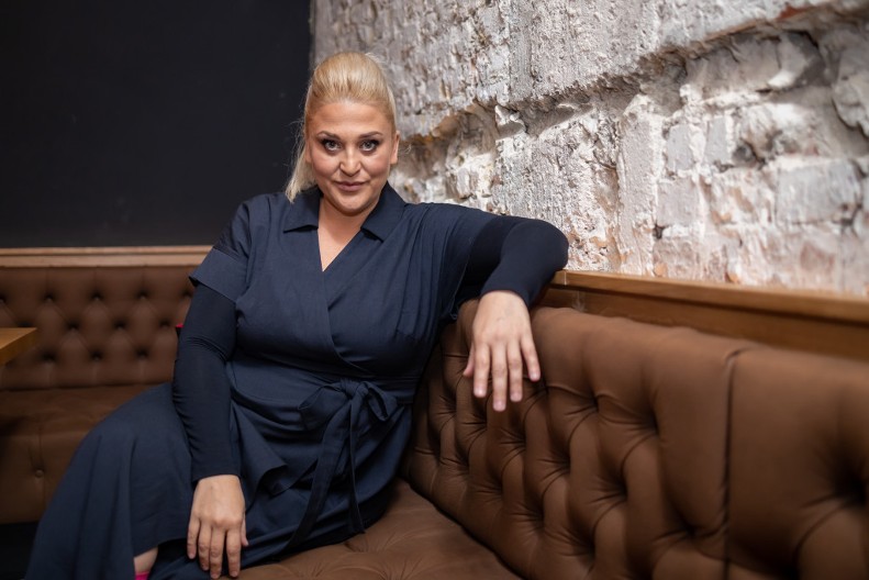 Iza osmeha Nataše Aksentijević krije se teška porodična priča: "Sinu su dali nasledstvo, nek' im on nosi prezime"