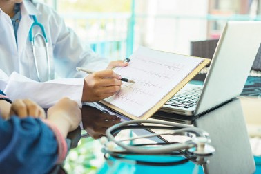 Čuveni kardiolog upozorava: Ne igrajte se životom, srčani udar se dešava i osobama sa normalnim pritiskom, ako osetite ovo odmah hitna