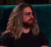 Princ od Vranja otkrio bizaran ritual pred Evroviziju: Kosu pere sapunom od čvaraka!