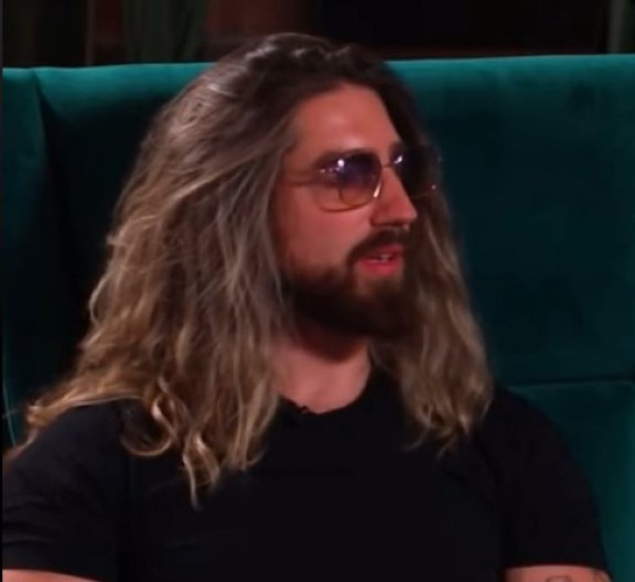 Princ od Vranja otkrio bizaran ritual pred Evroviziju: Kosu pere sapunom od čvaraka!