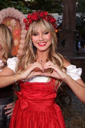 Hajdi Klum ubitačnim dekolteom bacila Minhen na kolena: Brutalno bezobrazna haljina napravila lom!