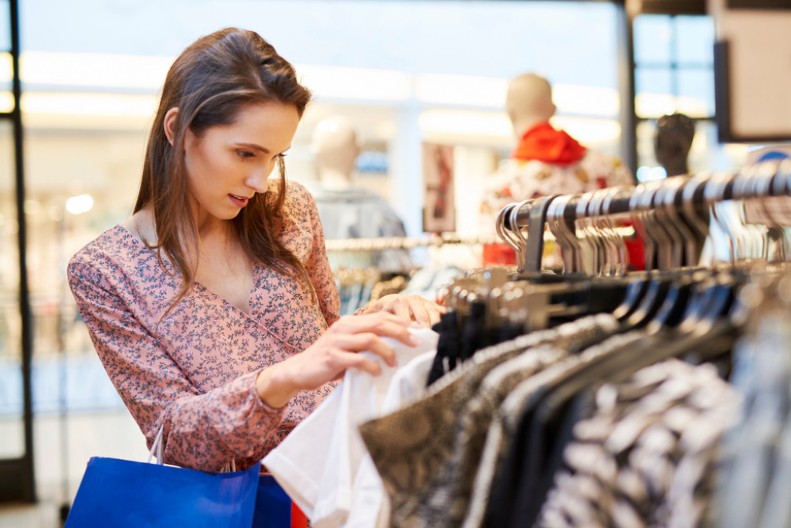 Treba vam džemper za prelaznu sezonu? Beograđanke ga ne skidaju, bake presrećne jer ga unuke ponovo nose