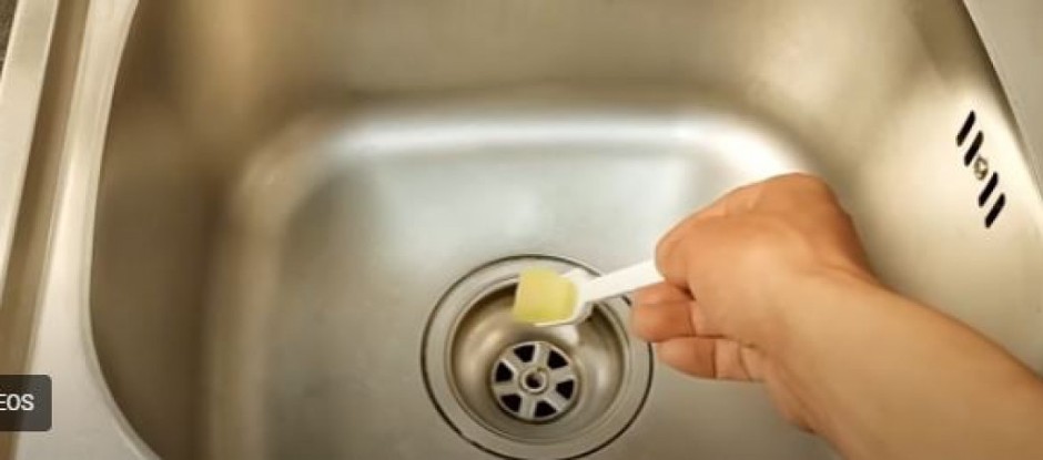 Prestanite da trošite pare na majstore: Bacite ovo u sudoperu i odvod se više nikada neće začepiti