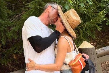 "Decu ne kupamo dok ne počnu da smrde": Poznati par šokirao ljude načinom na koji odgajaju ćerke