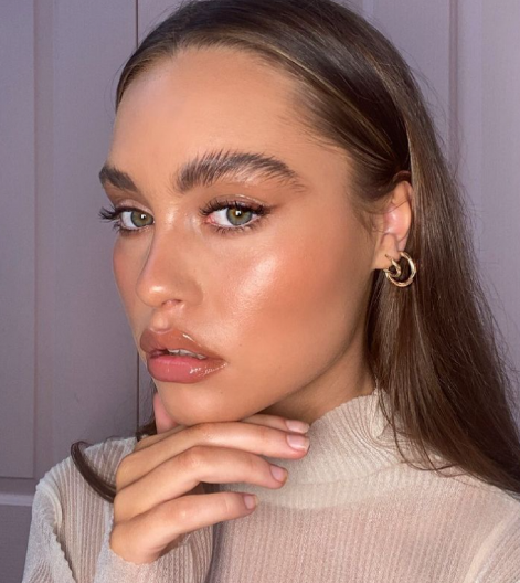 Ceo svet u transu zbog novog trenda, žene odlepile, podmlađuje istog trenutka: Znate li kakvo rimenilo je zvezda 2025. godine?