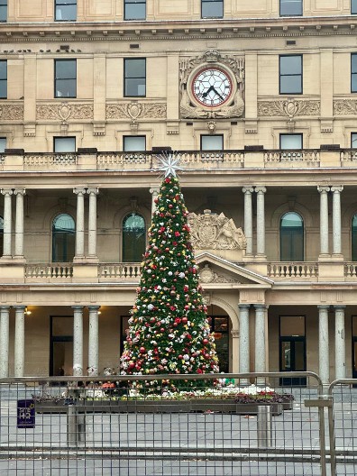 Sneško u pesku, Deda Mraz surfuje, vatromet zbog kog se kampuje: Evo kako su Željka, Milica i Tijana proslavile praznike na drugom kraju sveta, na +27 stepeni