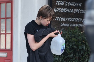 Anđelina Džoli ima bliznakinju: Ćerka glumice je ista majka, pogledajte kako izgleda sa ovom bojom kose