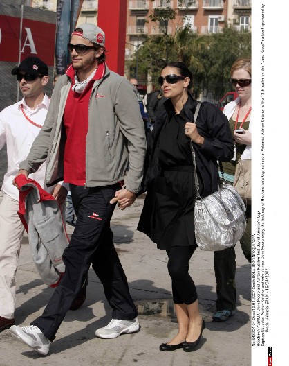 Tugovala je za mrtvom bebom, a muž je naterao da pozovu treću osobu u krevet: Glumica jedva spasila živu glavu u braku!